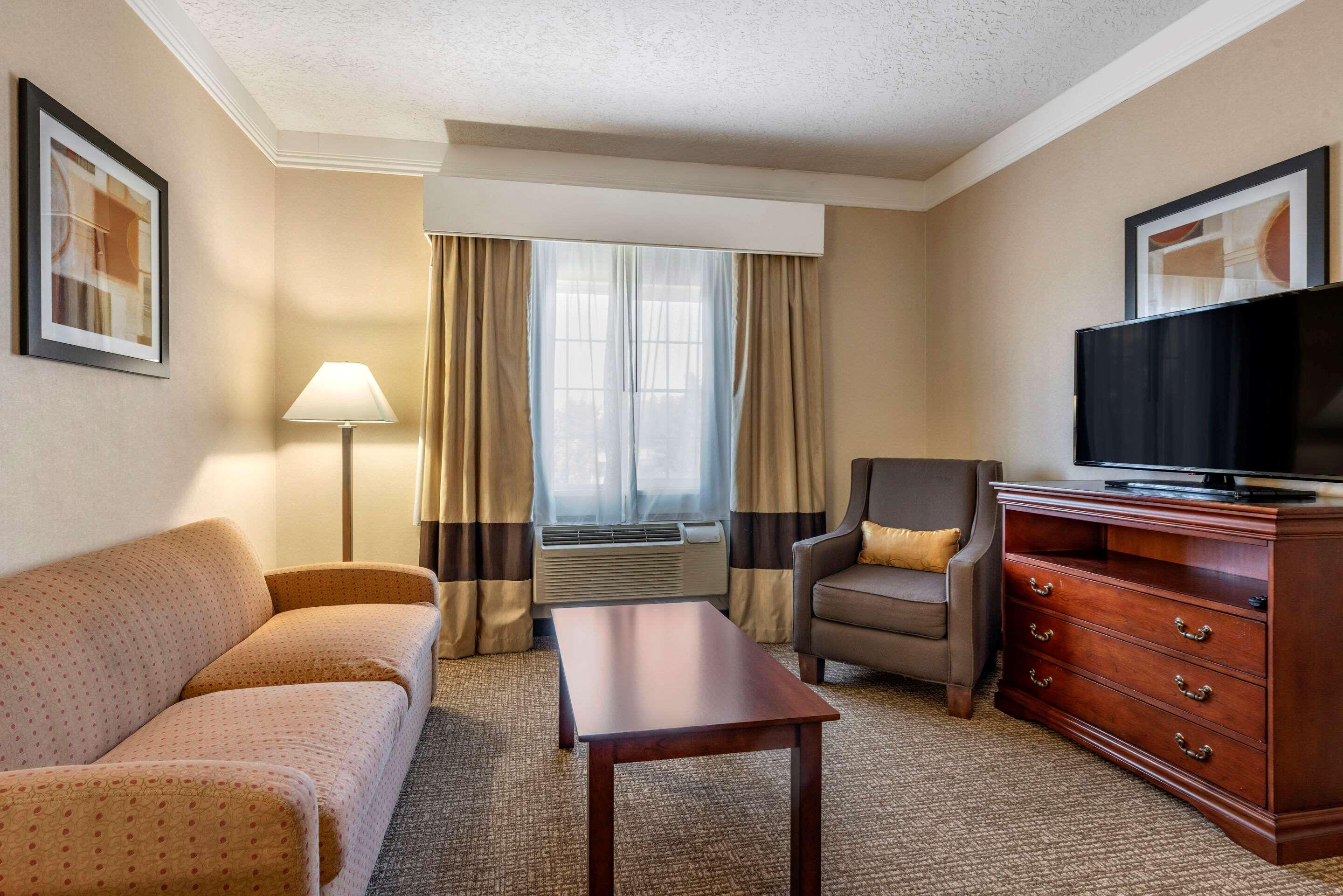 Comfort Suites Linn County Fairground And Expo Albany Exterior photo