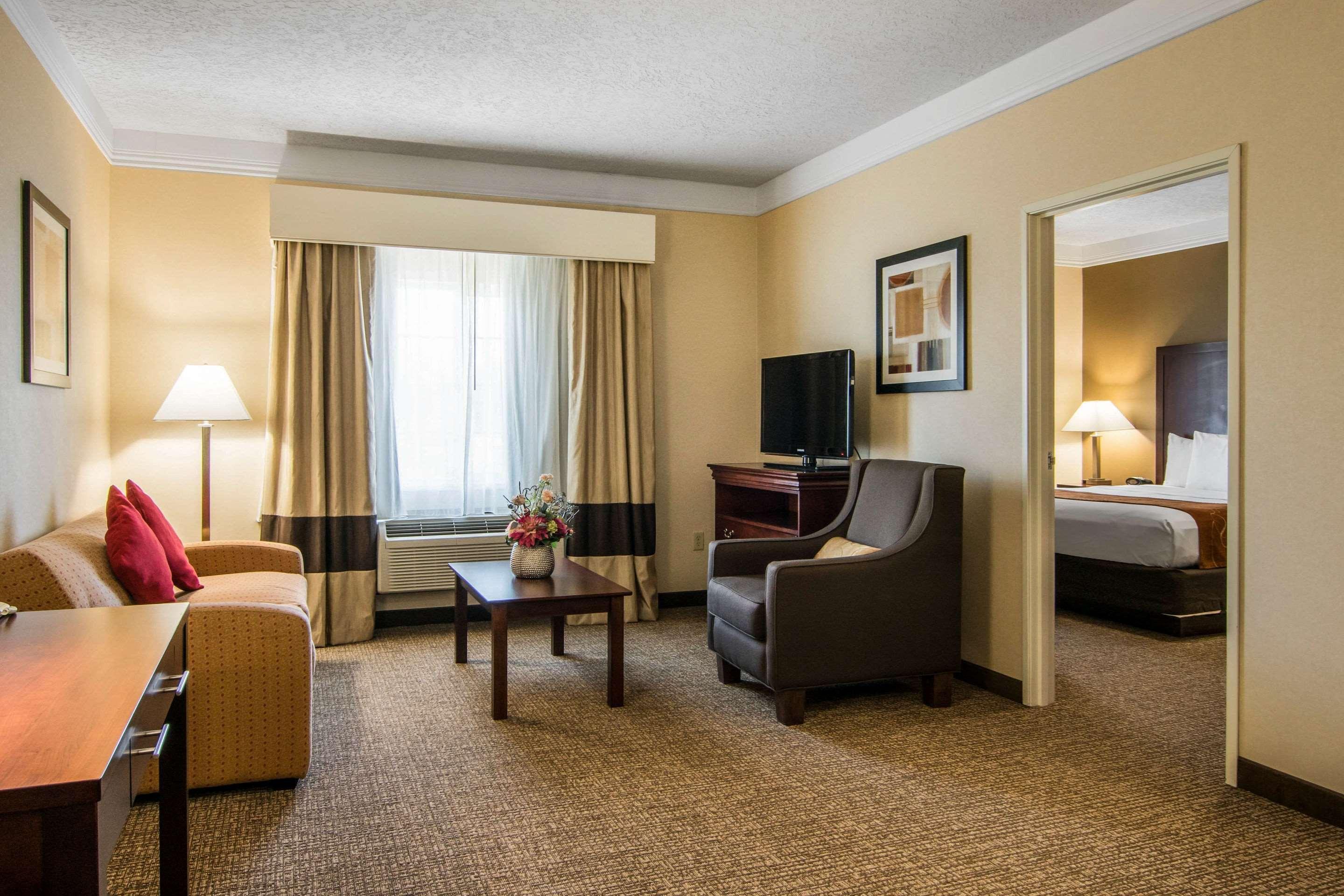Comfort Suites Linn County Fairground And Expo Albany Exterior photo