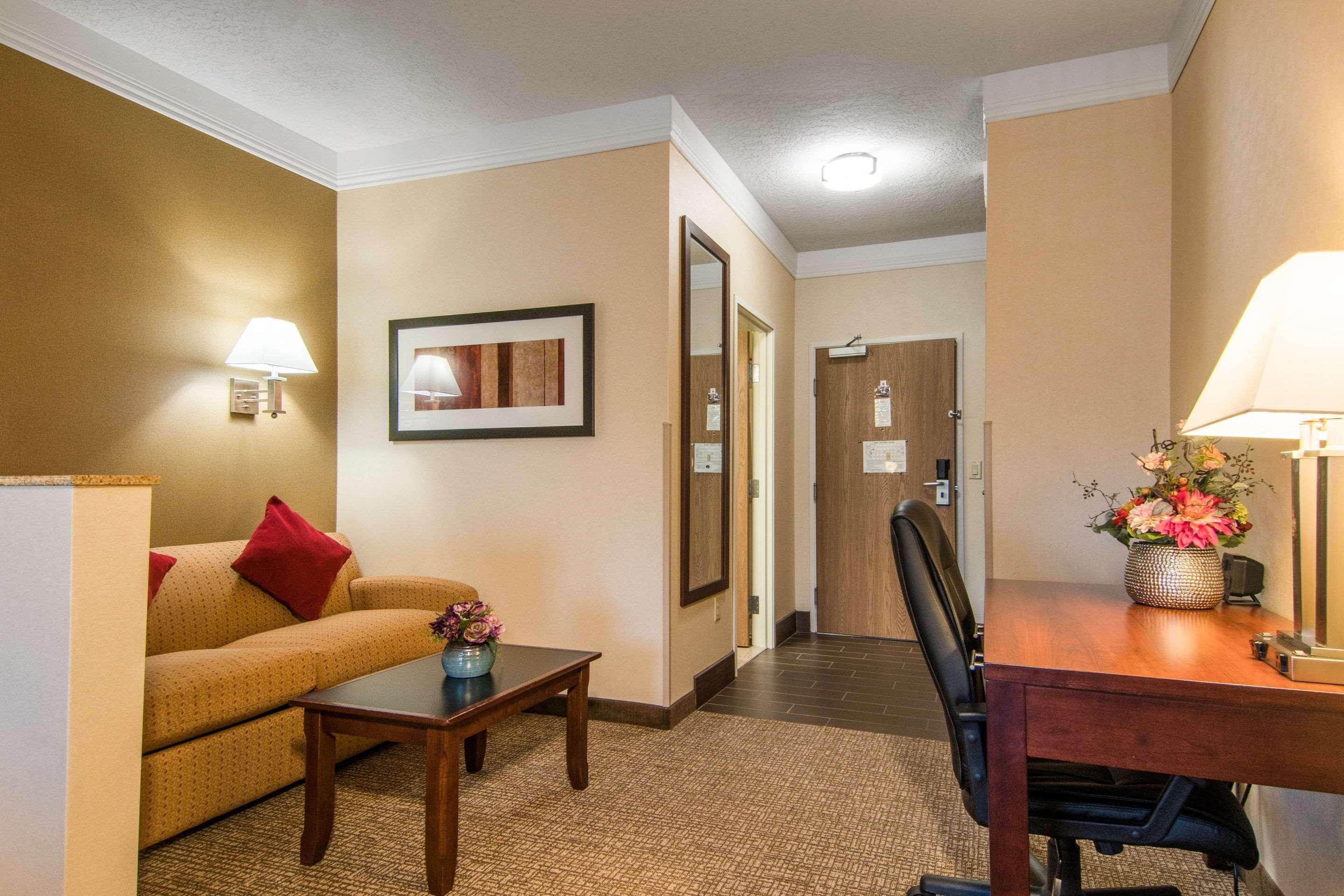 Comfort Suites Linn County Fairground And Expo Albany Exterior photo
