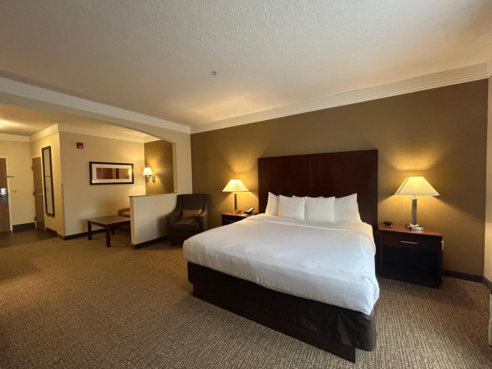 Comfort Suites Linn County Fairground And Expo Albany Exterior photo
